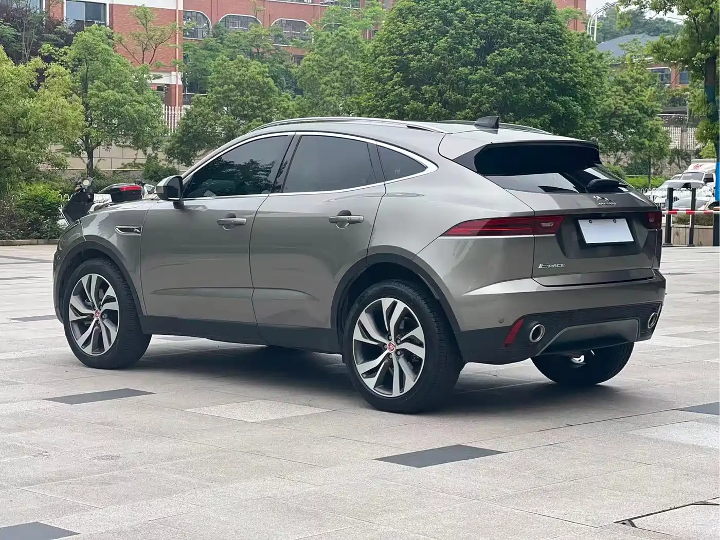 Jaguar E-PACE 2024 Progressive Sport Edition R-DYNAMIC S фото 6