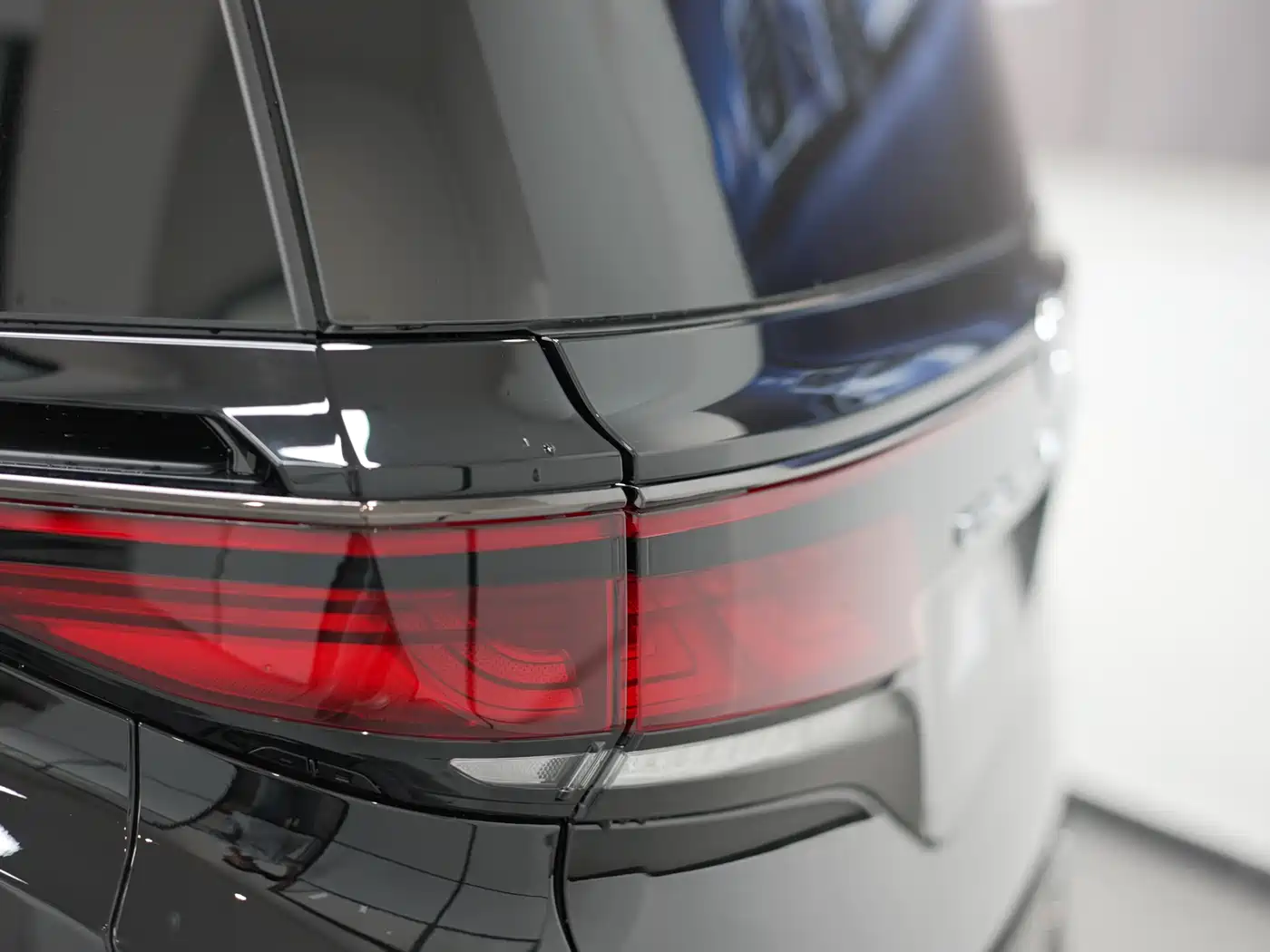 Toyota Vellfire 2025 Crown Hybrid 2.5L Ink Gold Executive Edition фото 15