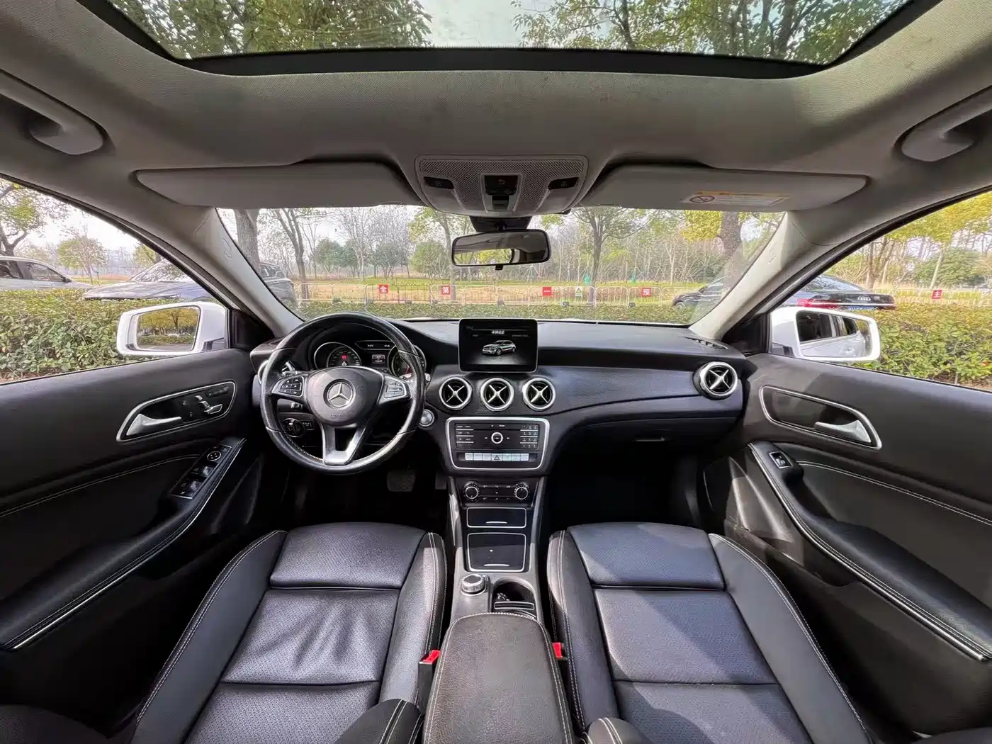 Mercedes-Benz GLA 2017 GLA 200 Dynamic фото 13
