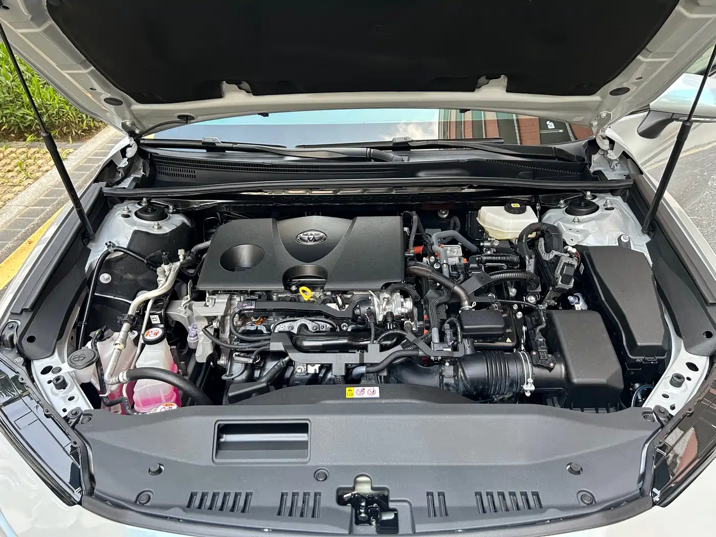 Toyota Camry 2024 Hybrid 2.0HGVP Luxury Edition фото 18