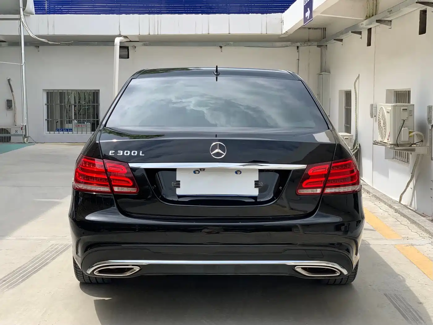 Фото 12 - Mercedes-Benz E-Class