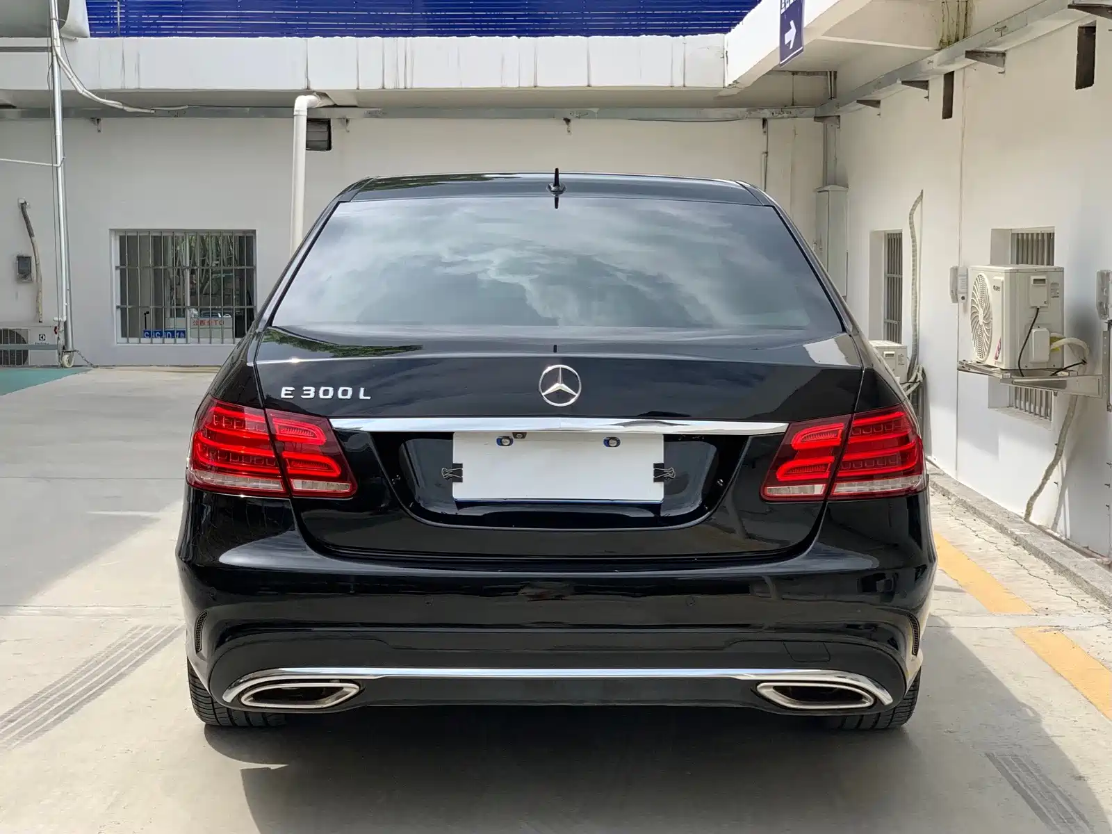 Photo 12 - Mercedes-Benz E-Class