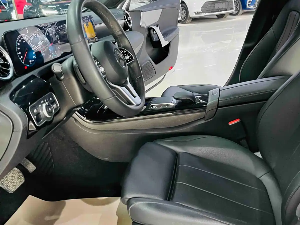 Mercedes-Benz A-Class 2020 A 180 L Sport Sedan фото 7