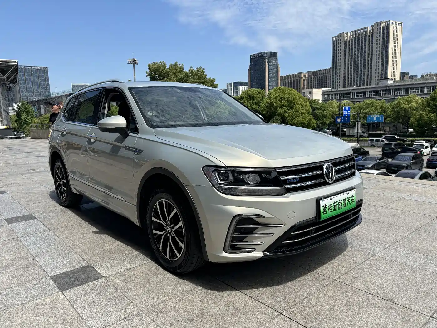Volkswagen Tiguan L PHEV 2019 430PHEV Hybrid Luxury Edition фото 3