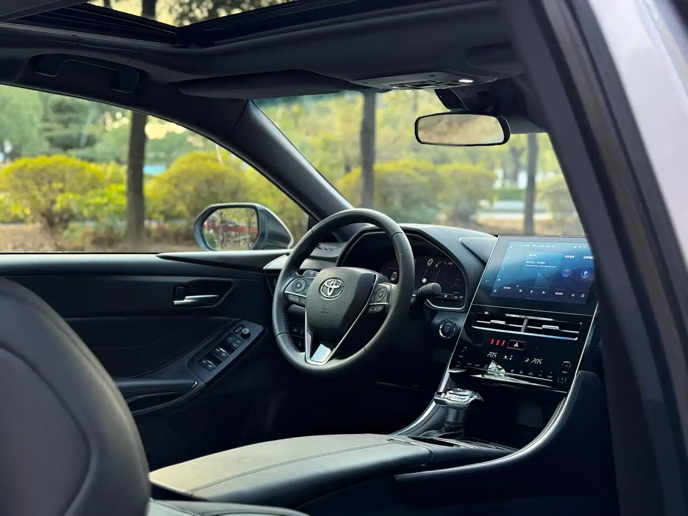 Toyota Avalon 2023 2.0L XLE Premium Edition фото 12