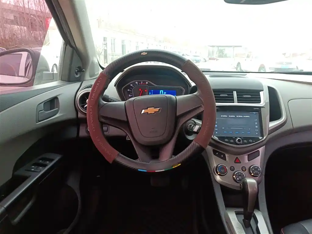 Chevrolet Aveo 2014 Sedan 1.4SL AT Fashion Sunroof Edition фото 11