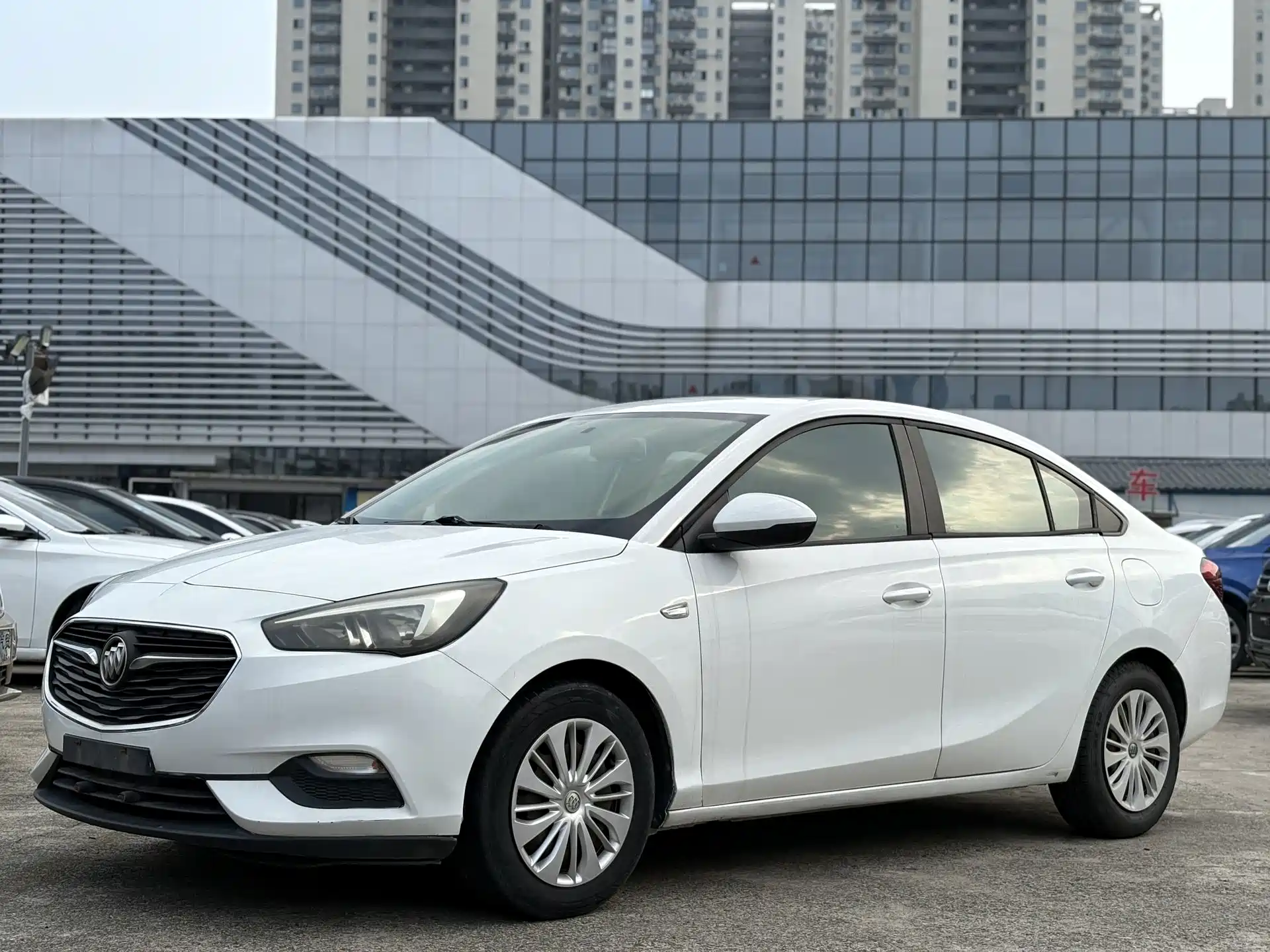 Фото 1 - Buick Excelle