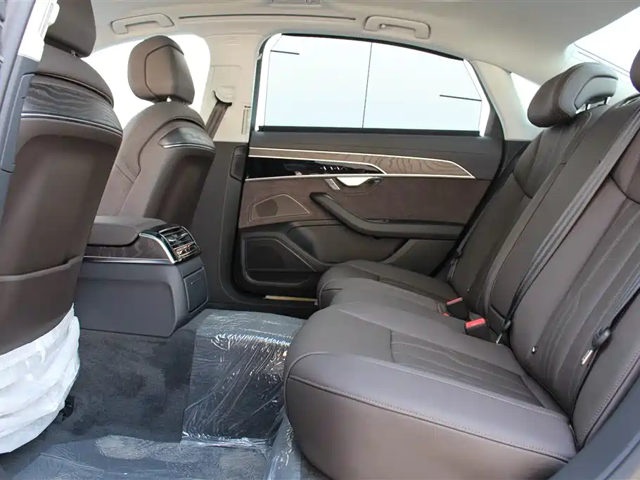 Audi A8 2023 A8L 50 TFSI quattro Exclusive фото 11