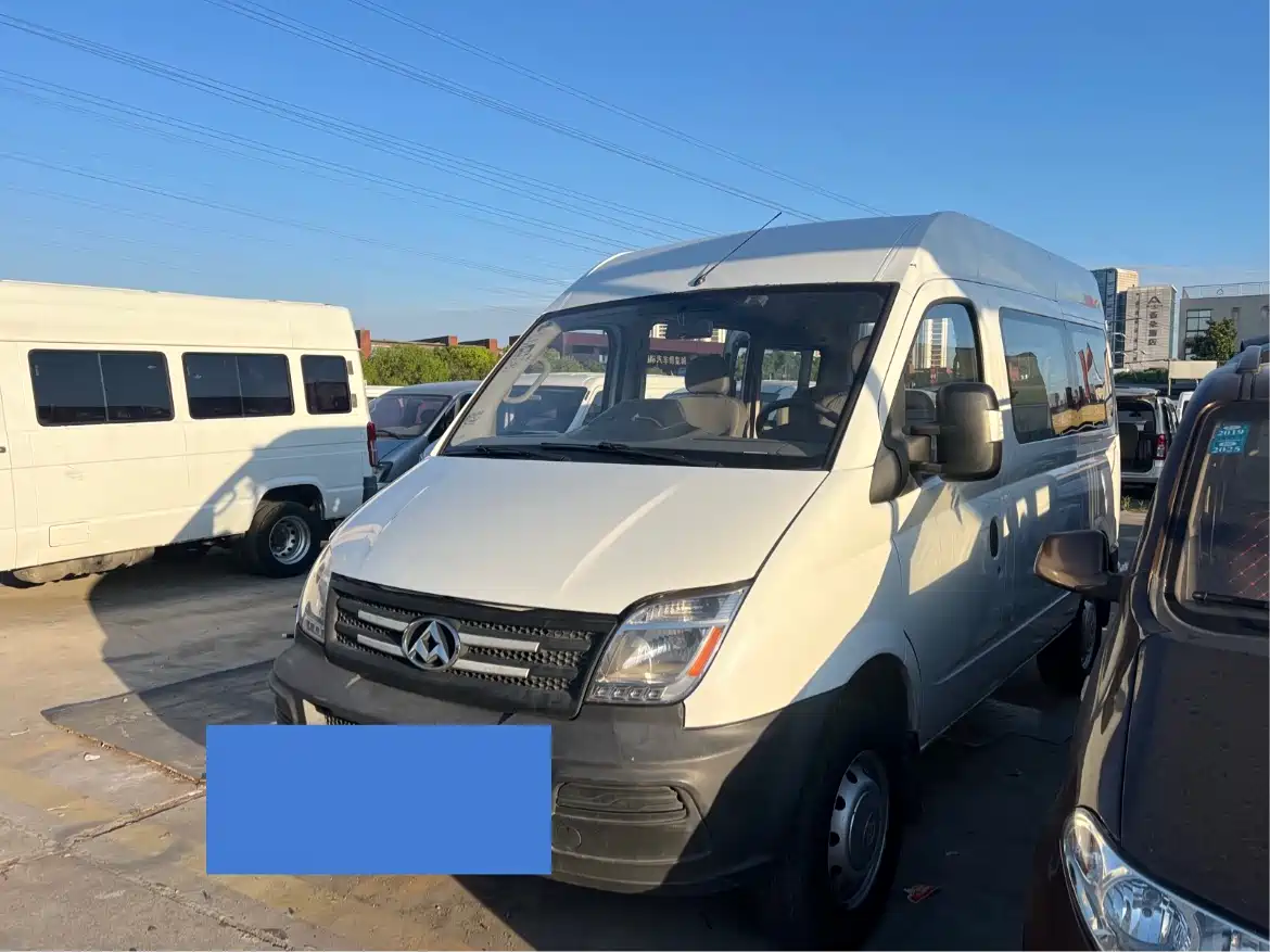 SAIC Maxus Xintu V80 2017 2.5T Manual Shangjie Edition China IV Short Wheelbase Medium Roof 9 Seats фото 2