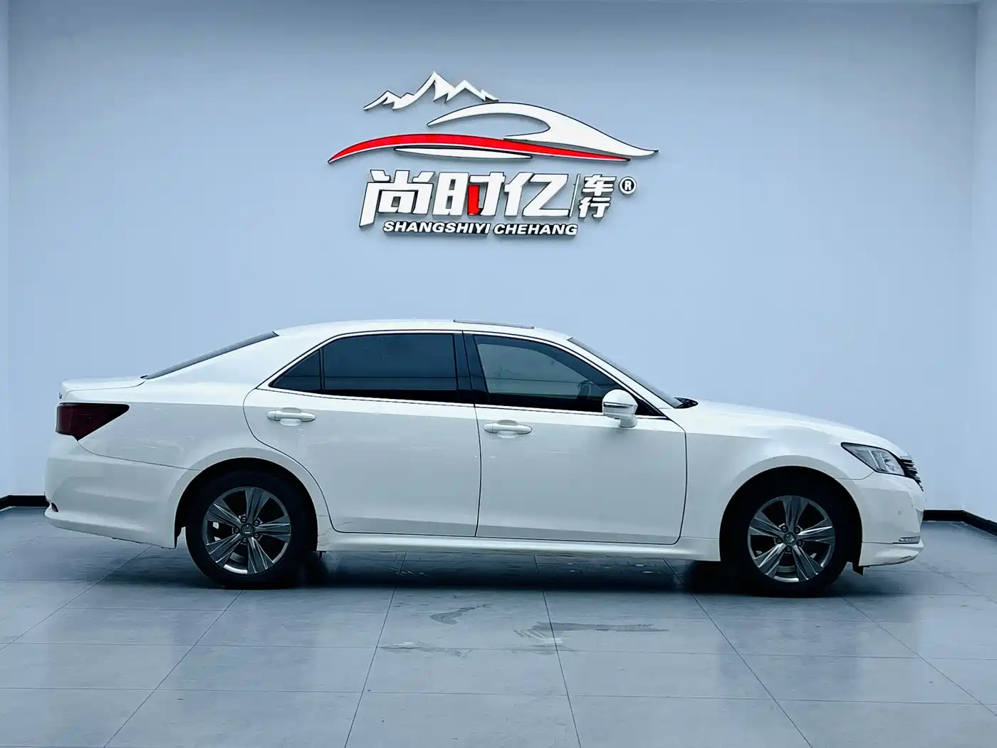 Toyota Crown 2015 2.5L Smart Edition фото 4