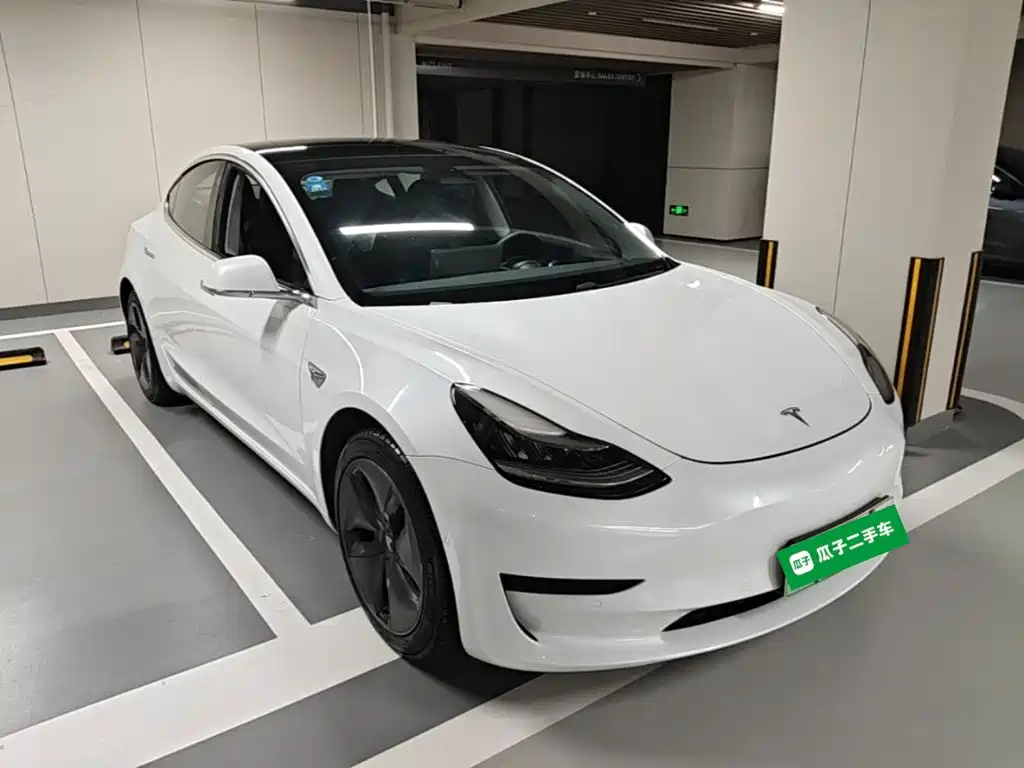 Фото 4 - Tesla Model 3