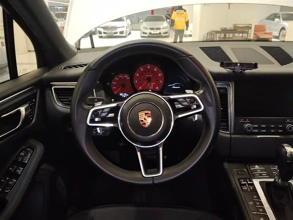 Porsche Macan 2017 Macan 2.0T фото 3