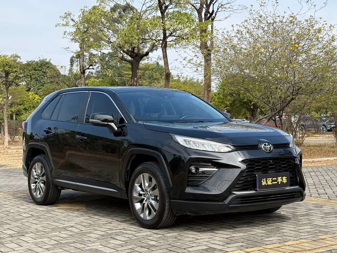 Toyota Wildlander 2022 2.0L CVT FWD Luxury PLUS Edition фото 3