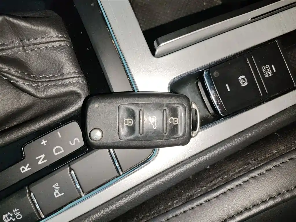 Volkswagen Passat 2014 1.8TSI DSG Executive Edition фото 9