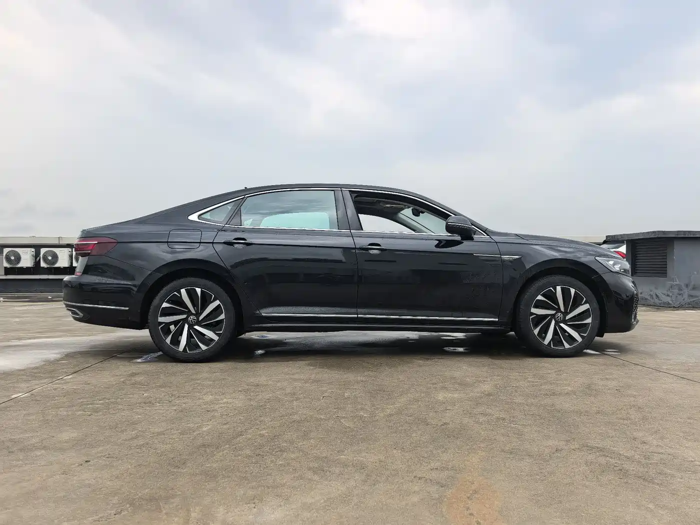 Volkswagen Passat 2022 330TSI Starlight Elite Edition фото 4