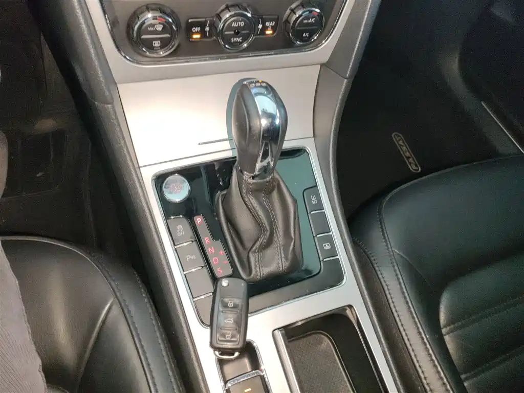 Volkswagen Passat 2014 1.8TSI DSG Executive Edition фото 14