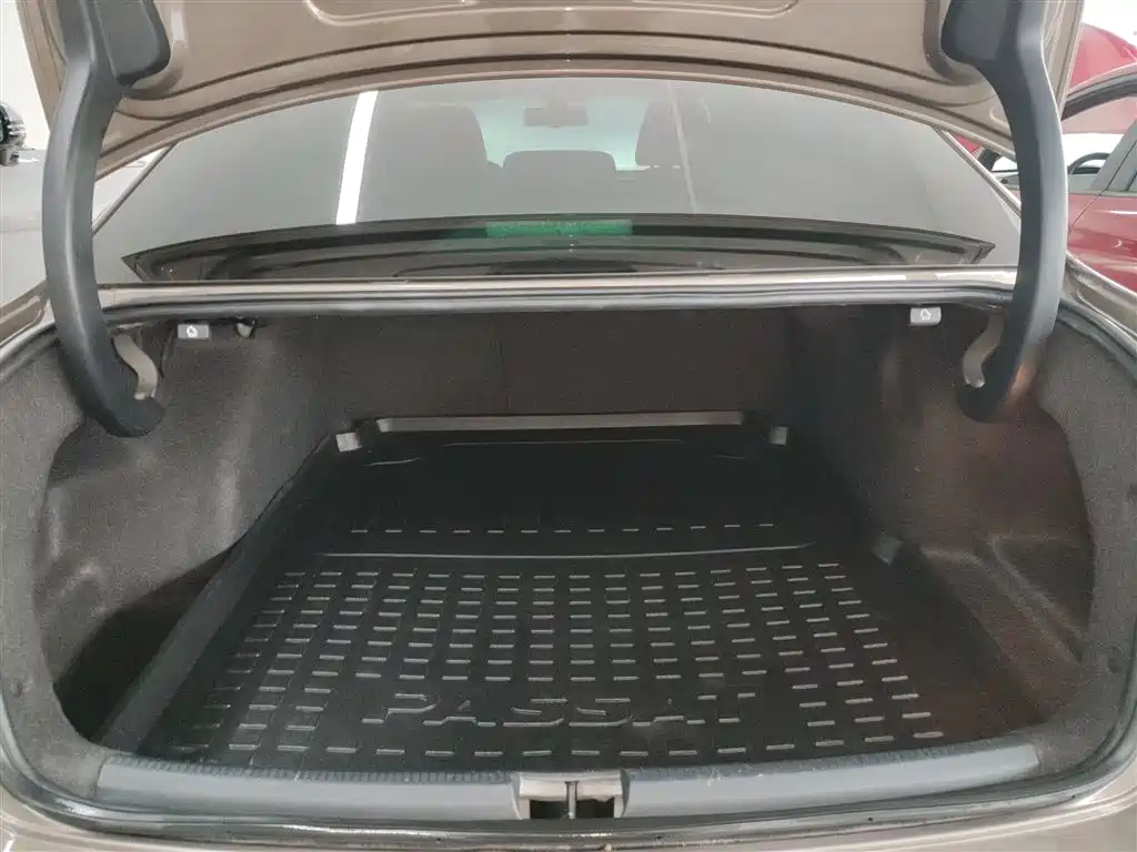 Volkswagen Passat 2014 1.8TSI DSG Executive Edition фото 19
