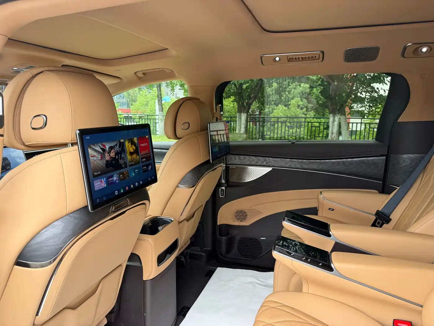 Denza D9 2026 2025 EV Smart Drive Edition 600 AWD Luxury