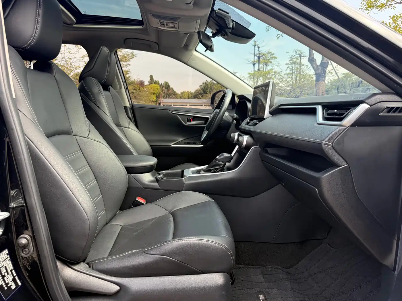 Toyota Wildlander 2022 2.0L CVT FWD Luxury PLUS Edition фото 10