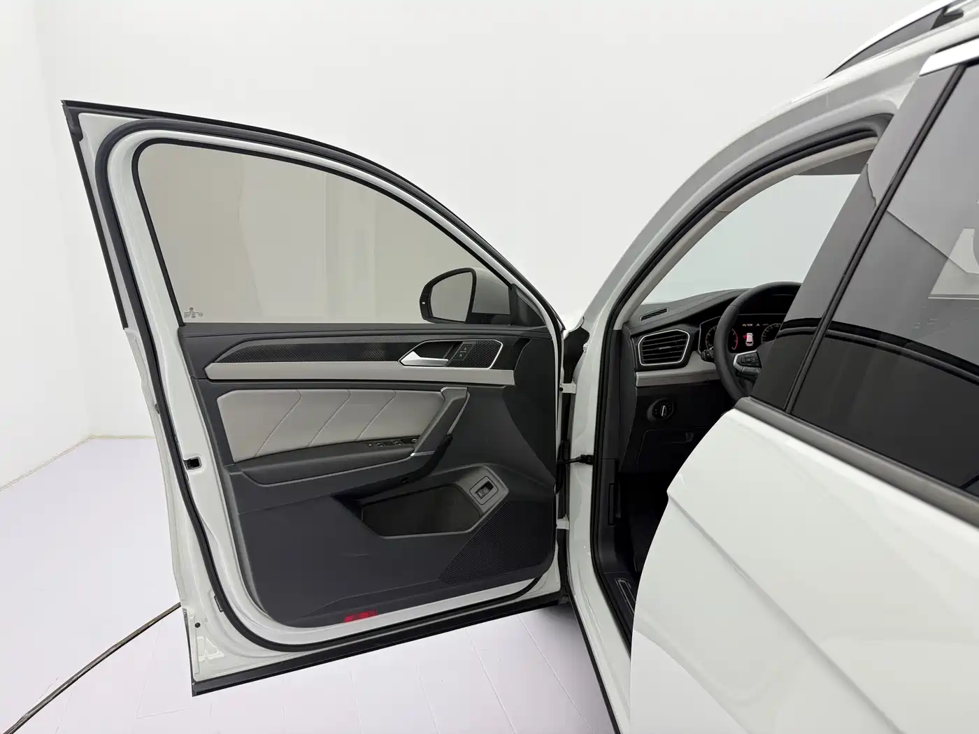 Volkswagen Tayron 2023 280TSI 2WD Luxury Plus Advanced Edition фото 23