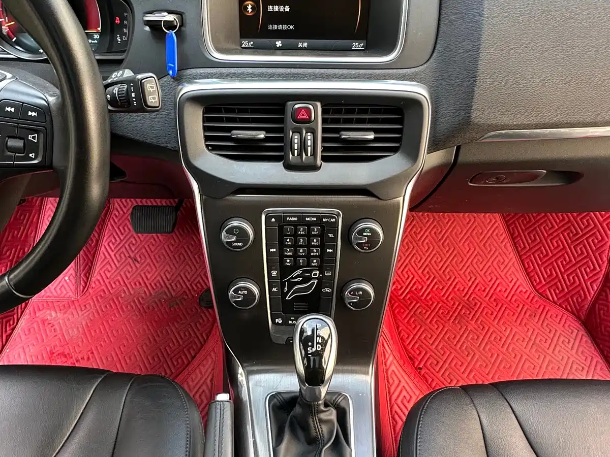 Фото 10 - Volvo V40