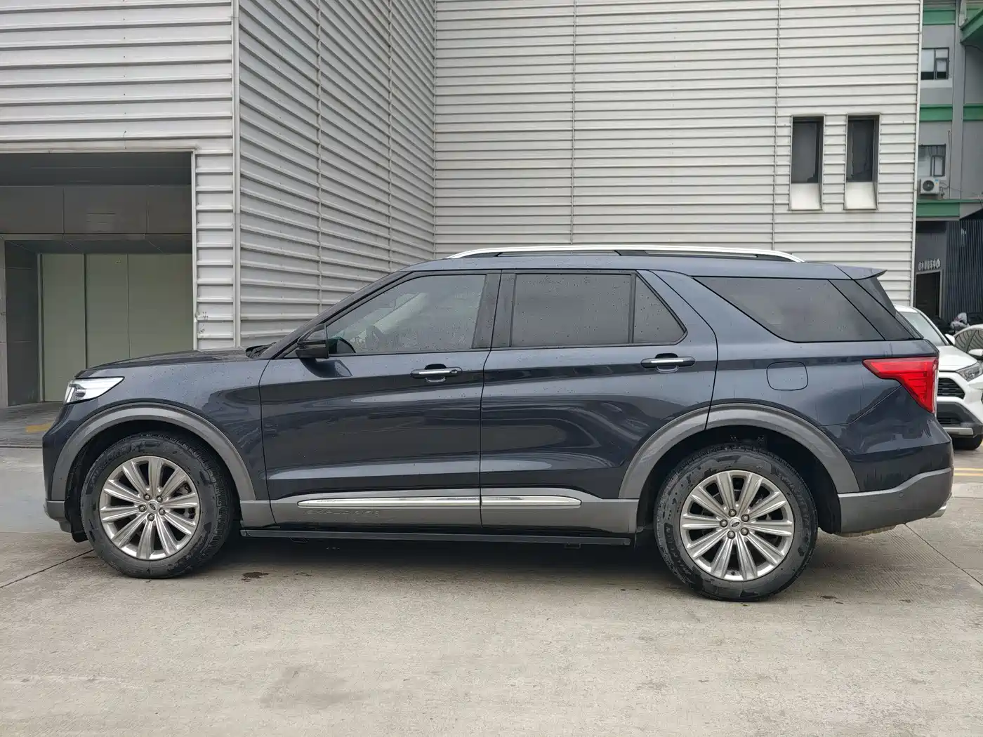 FORD EXPLORER