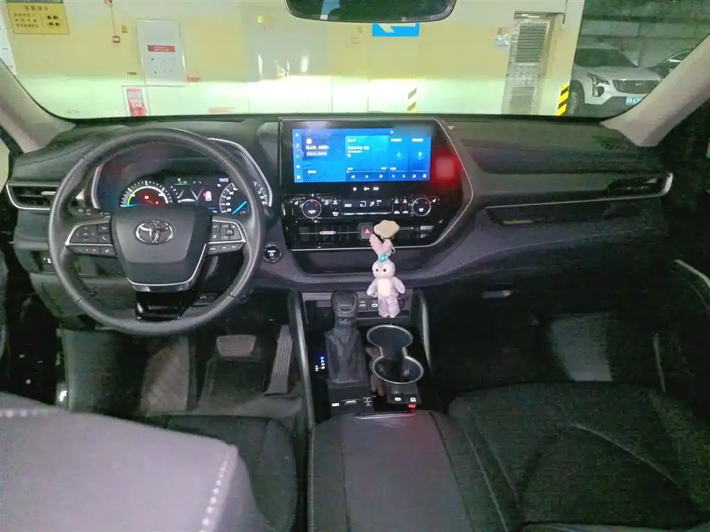 Toyota Highlander 2023 2.5L Smart Hybrid Dual Engine AWD Premium 7-Seater фото 6