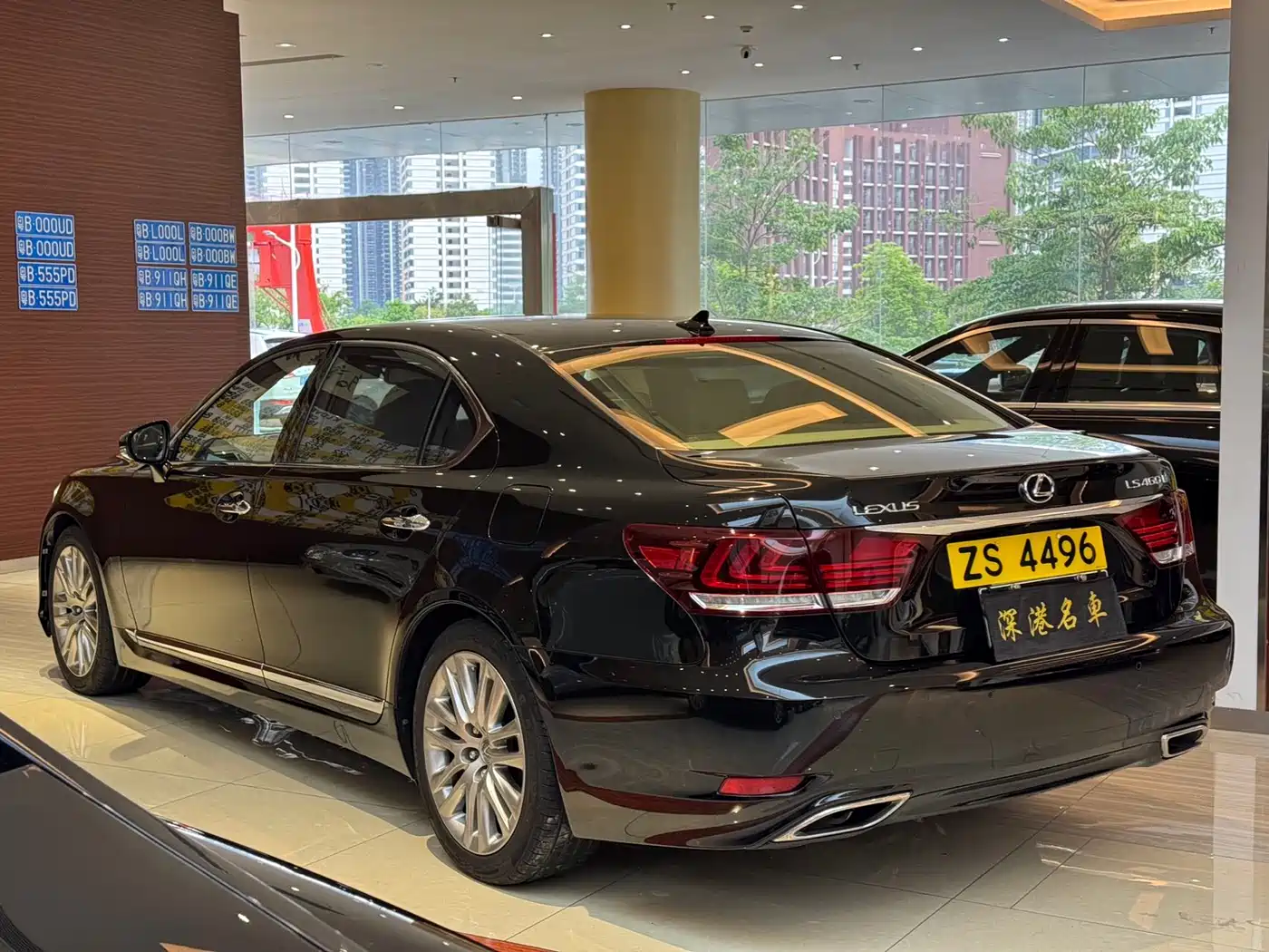 Фото 5 - Lexus LS