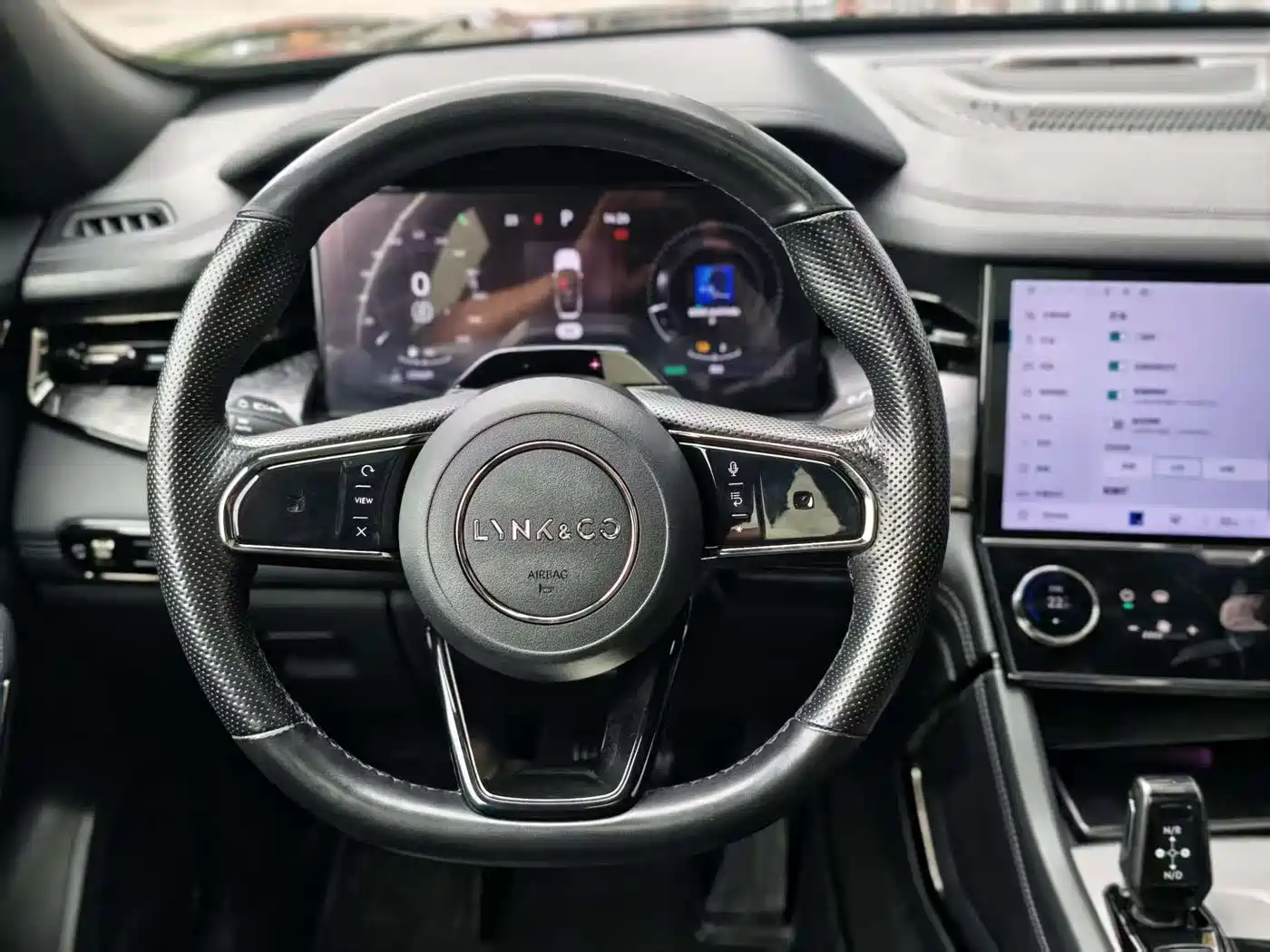 Lynk & Co 09 EM-P 2021 2.0T PHEV Ultra 6-seater фото 17