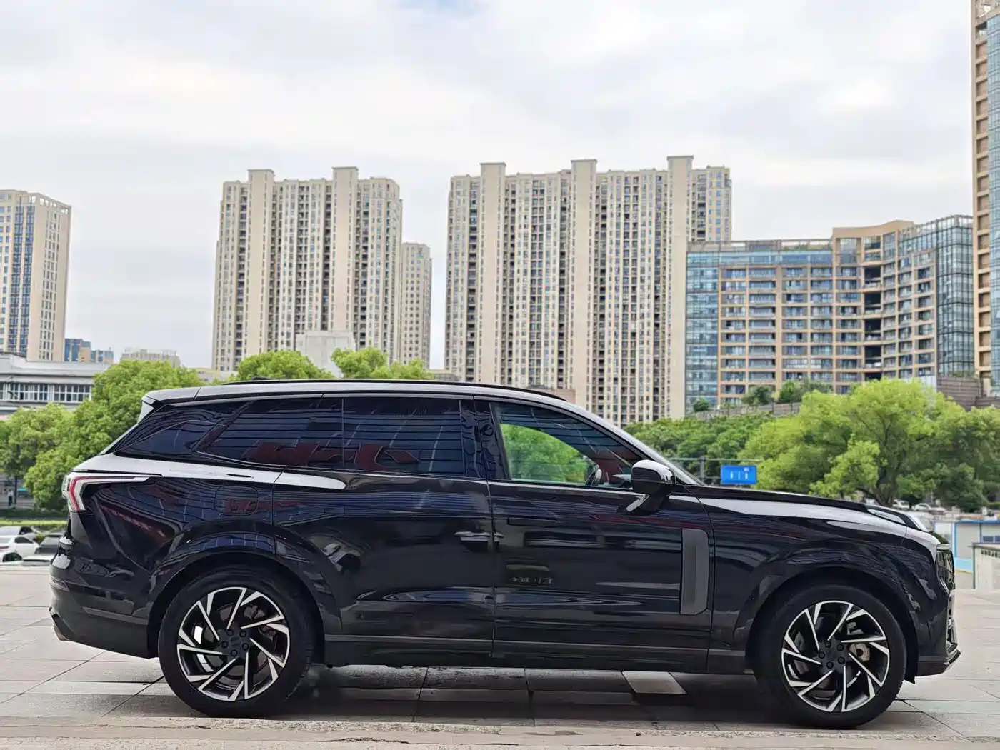 Lynk & Co 09 EM-P 2021 2.0T PHEV Ultra 6-seater фото 12