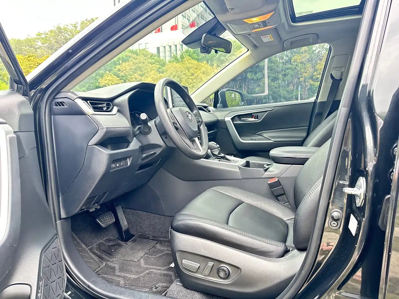 Toyota RAV4 Rongfang 2021 2.0L CVT 2WD Trend фото 4