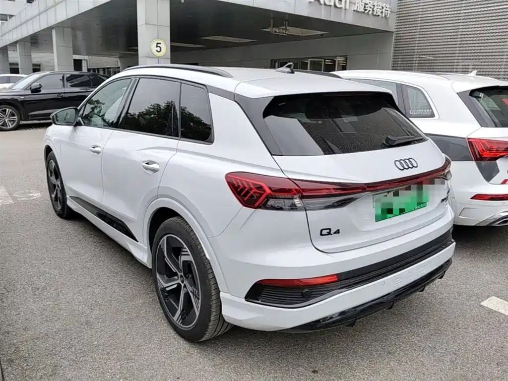 Audi Q4 e-tron 2024 50 e-tron quattro Creation Night Edition фото 9