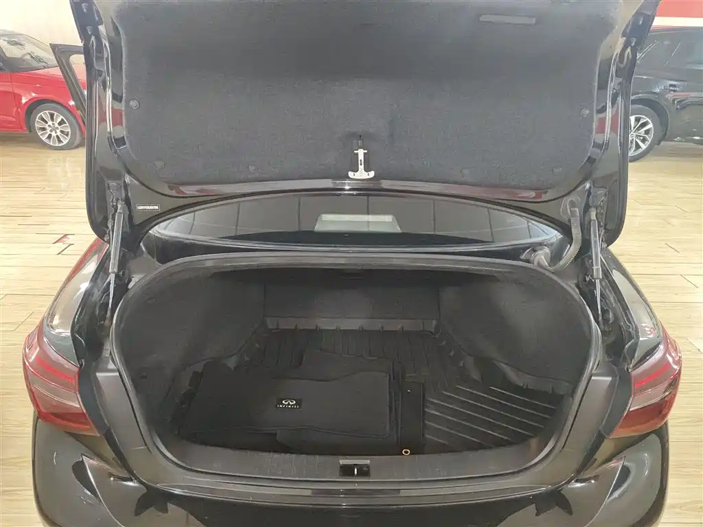 Infiniti Q50L 2018 2018 2.0T Premium Edition China V