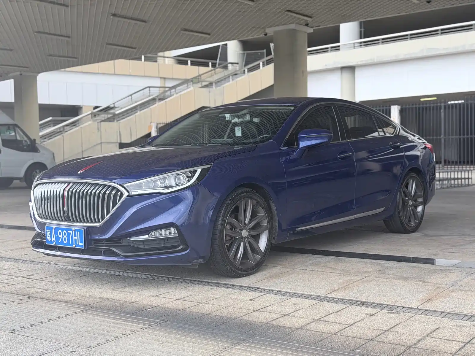 Фото 1 - Hongqi H5