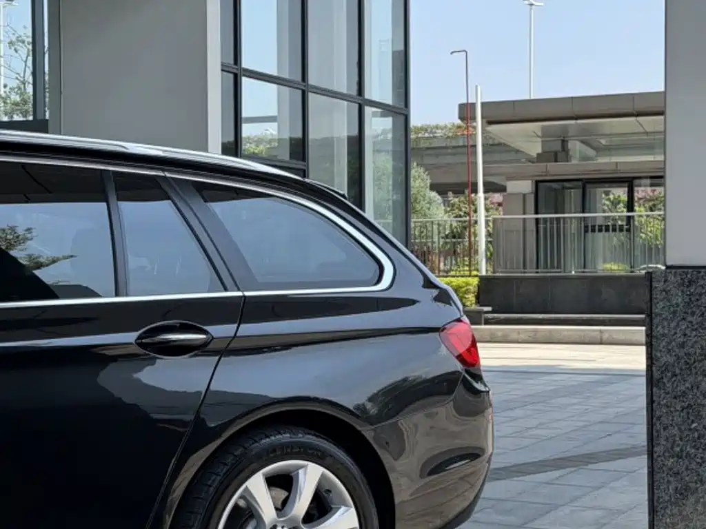 BMW 5 Series (Import) 2013 2012 530i Leading Touring Edition
