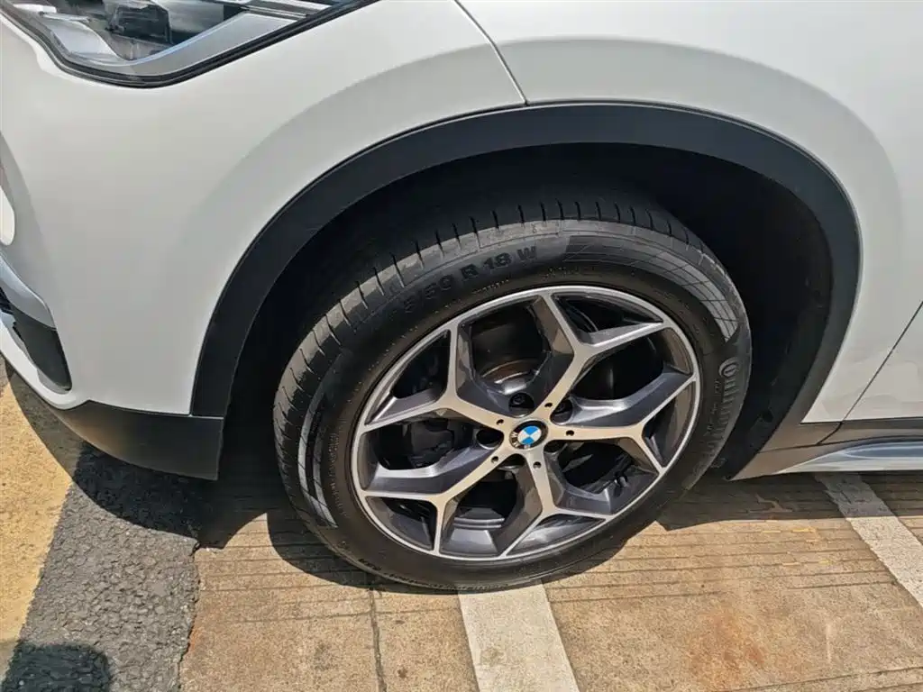 BMW X1 2019 sDrive18Li Premium Model фото 23