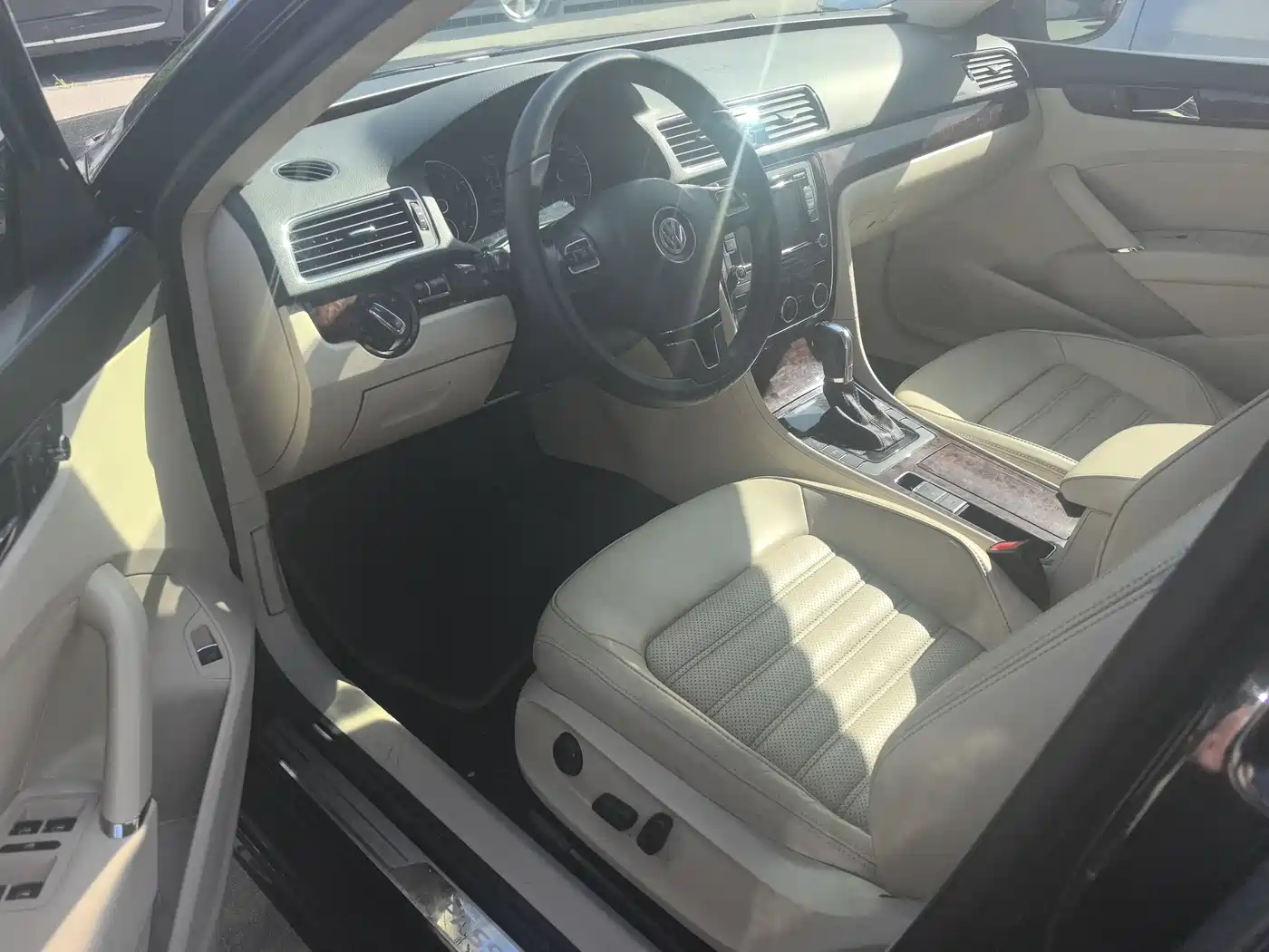 Volkswagen Passat 2011 1.8TSI DSG Royal Edition фото 4