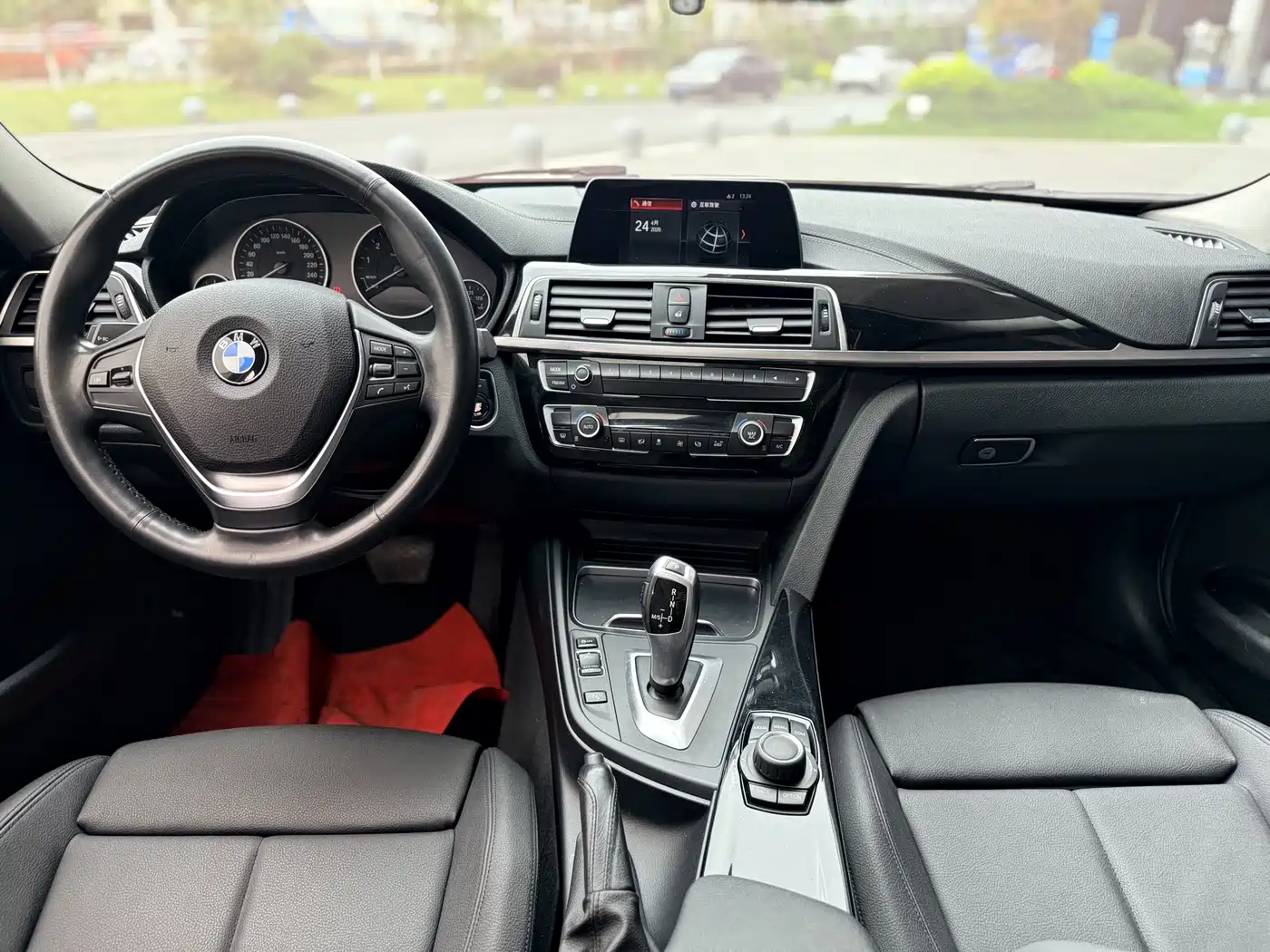 BMW 3 Series 2018 318Li фото 12