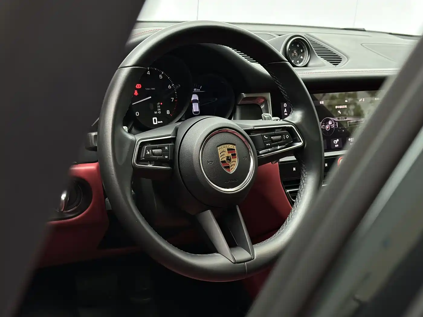 PORSCHE MACAN