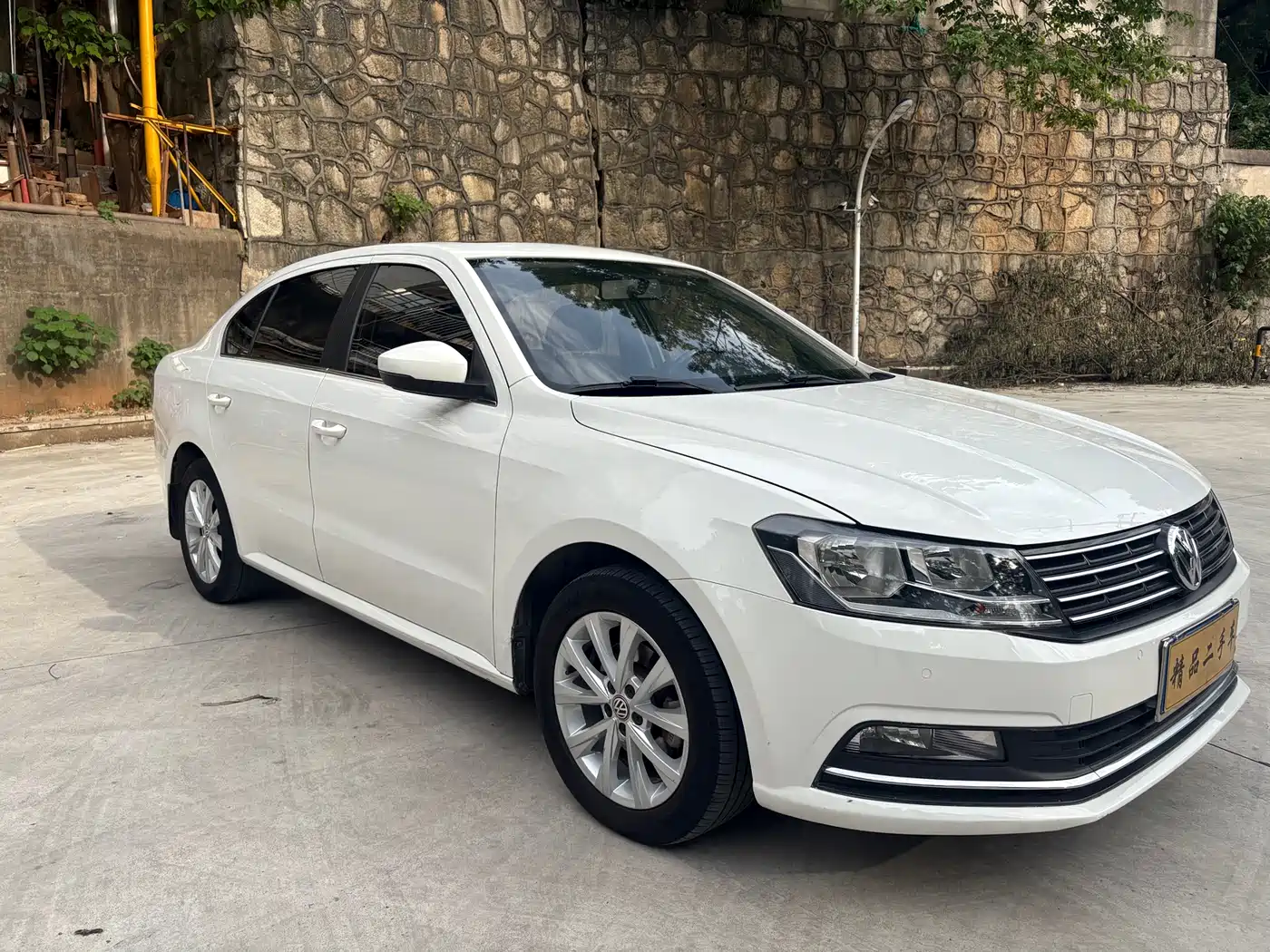 Volkswagen Lavida 2015 1.6L Automatic Luxury Edition фото 2