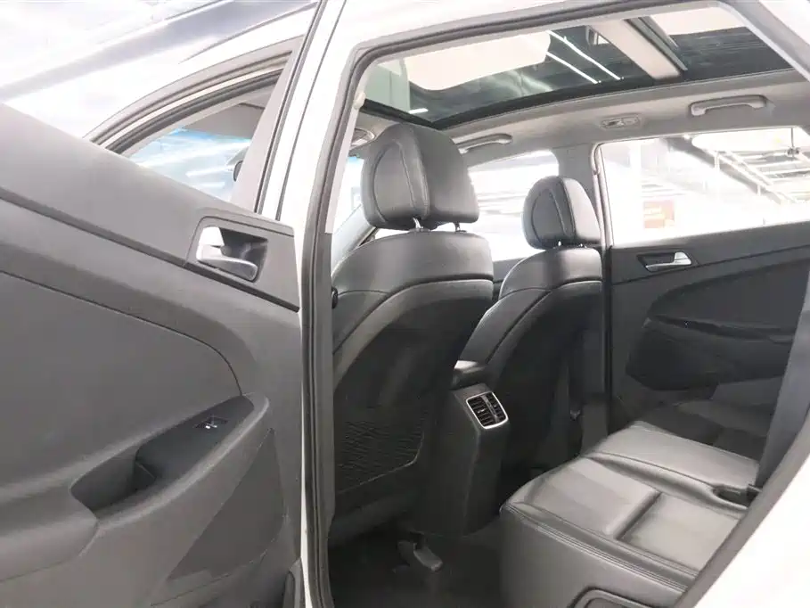 Hyundai Tucson 2015 1.6T Dual Clutch 2WD Smart фото 16
