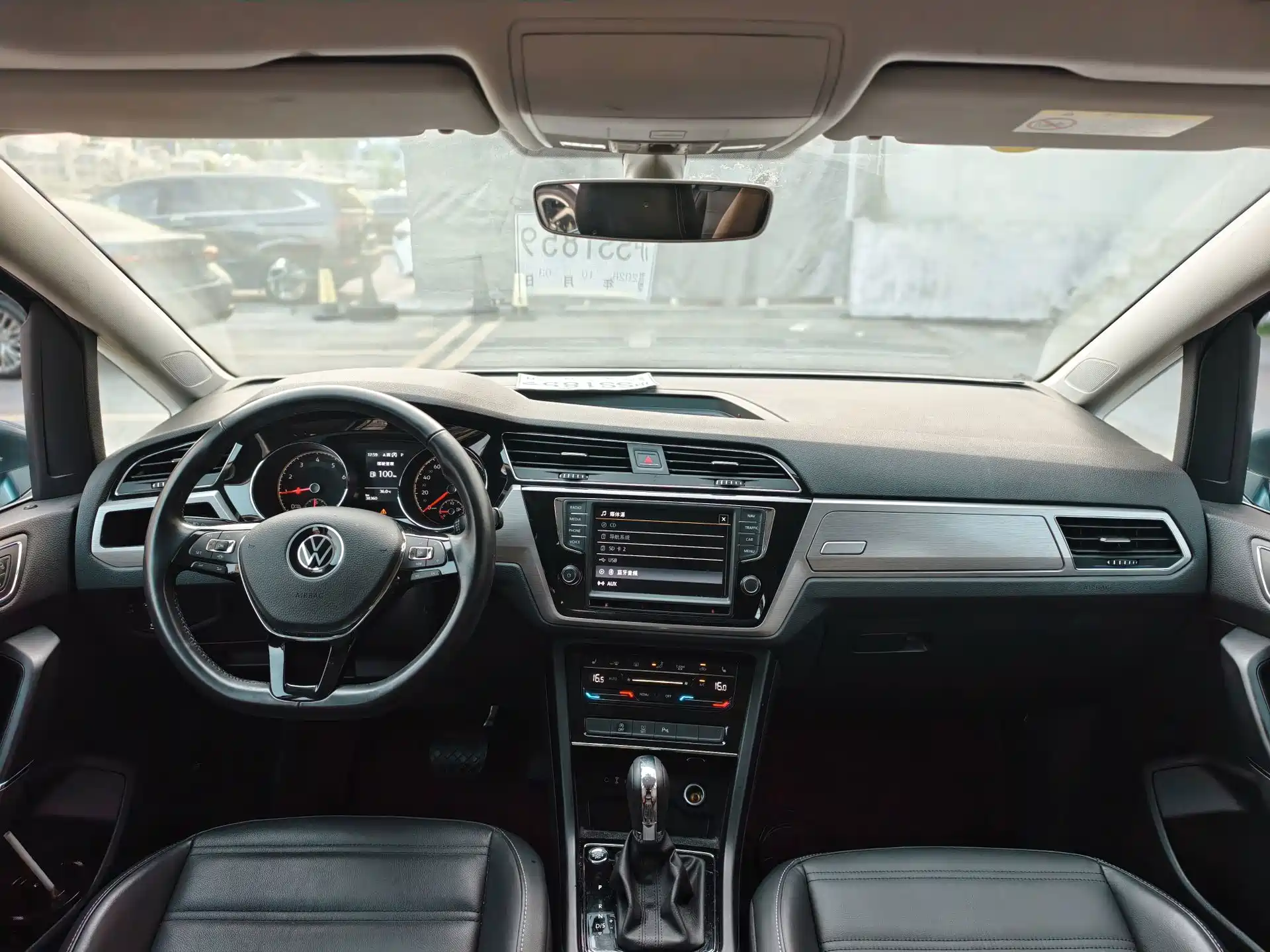 Photo 11 - Volkswagen Touran