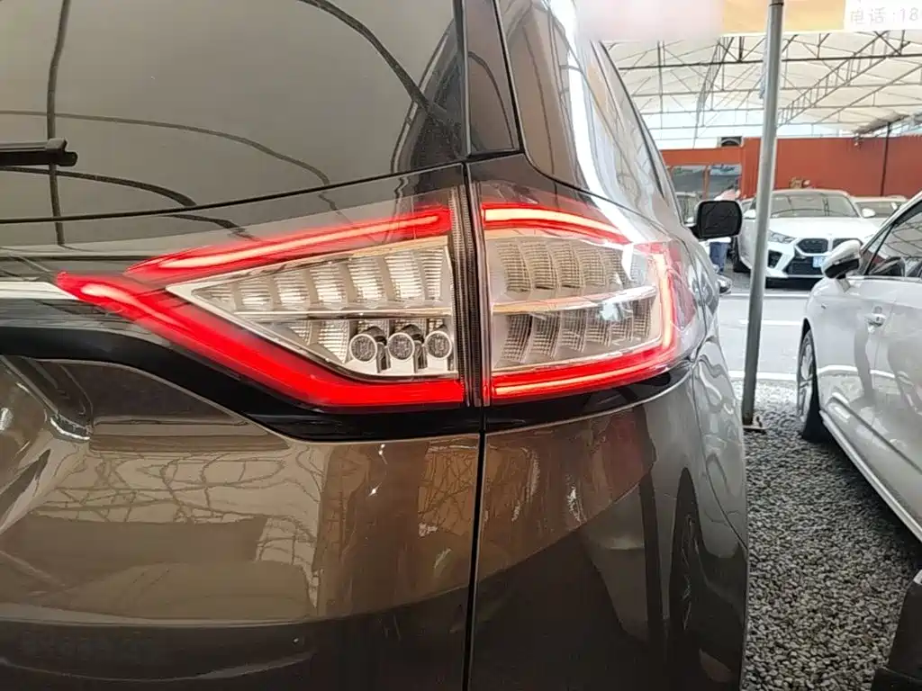 Фото 8 - Ford Edge