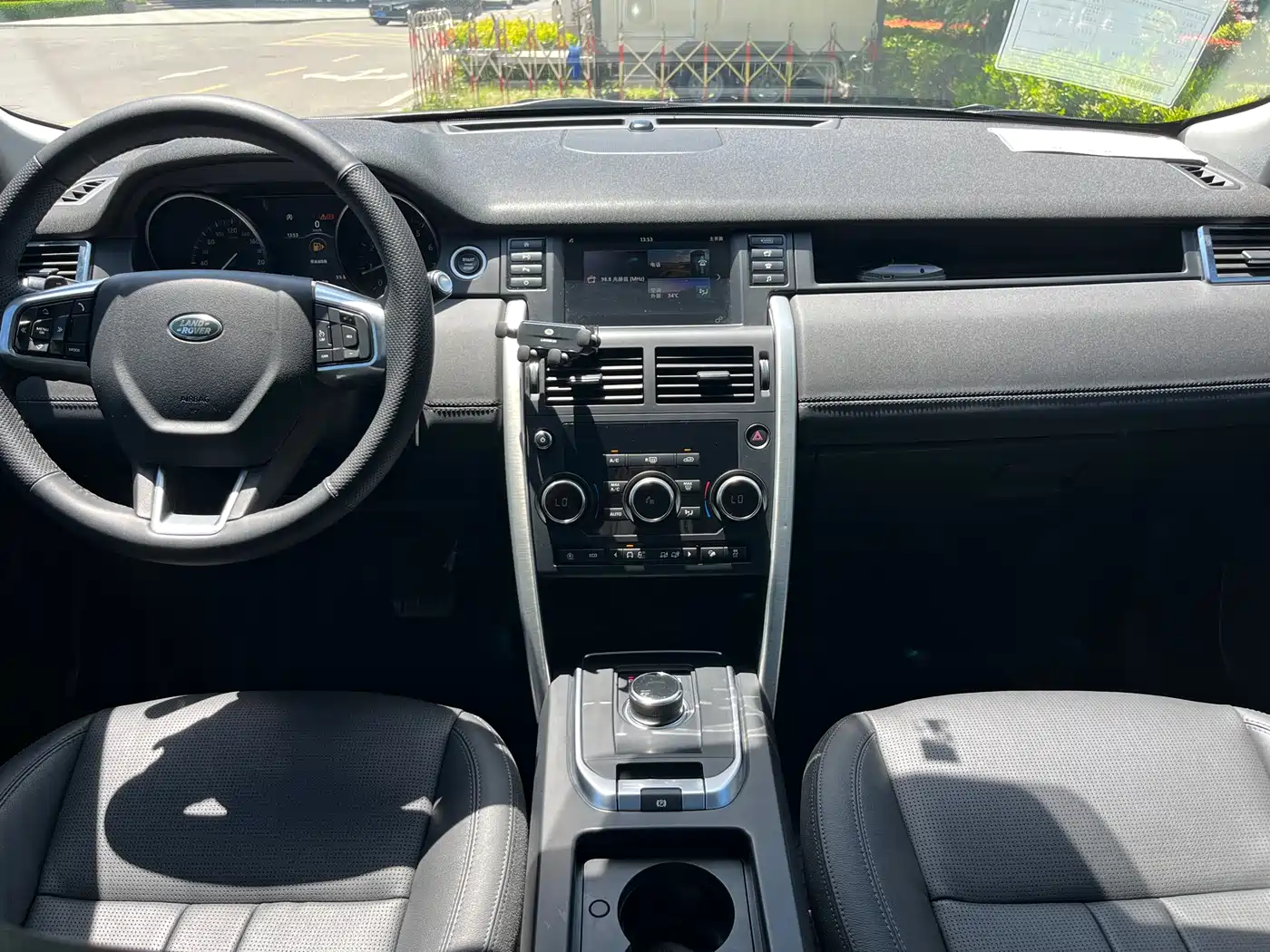 Land Rover Discovery Sport 2018 240PS SE Edition фото 9