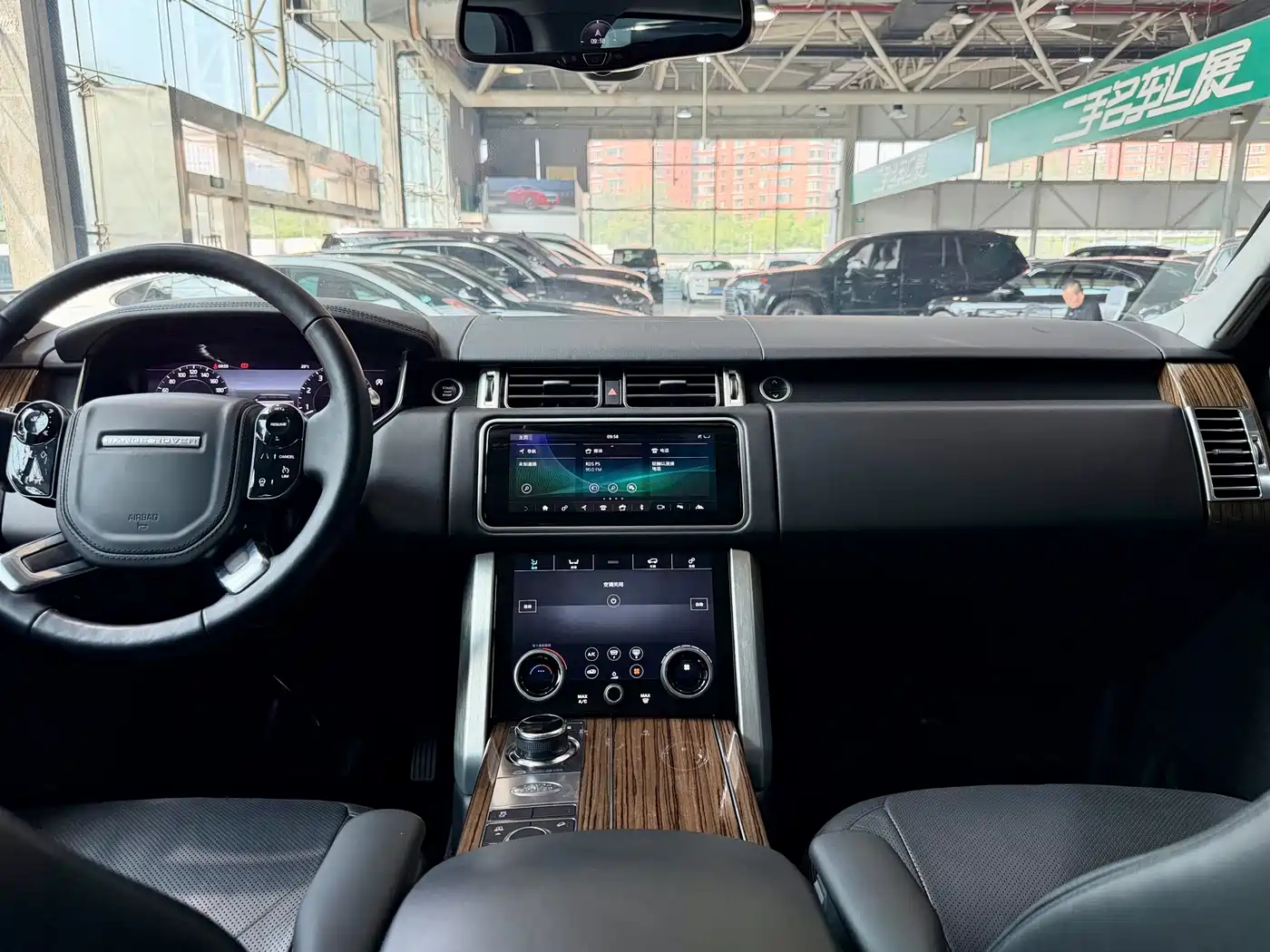 Land Rover Range Rover 2019 3.0 SC V6 Heritage Extended Edition фото 15