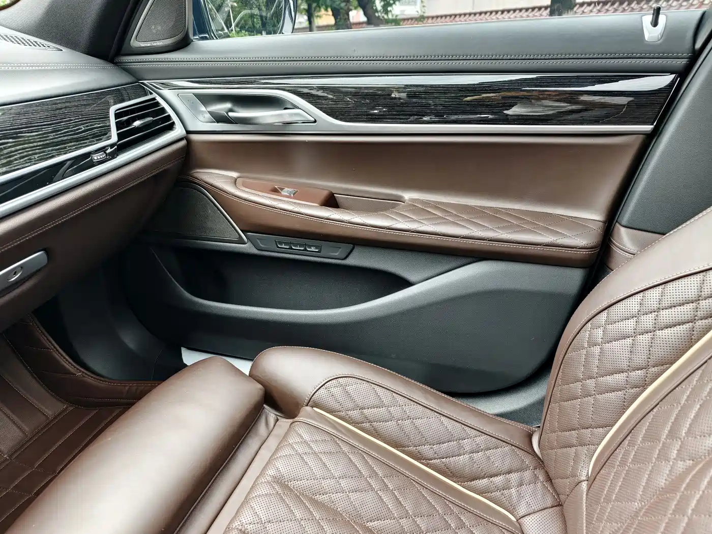 BMW 7 Series 2021 Model 740Li Leading M Sport Package фото 18