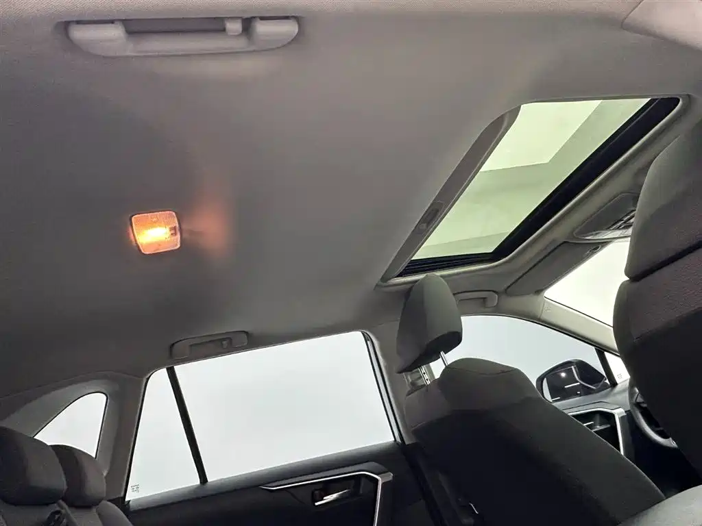 Toyota RAV4 Rongfang 2022 Hybrid 2.5L E-CVT 2WD Elite Edition фото 22