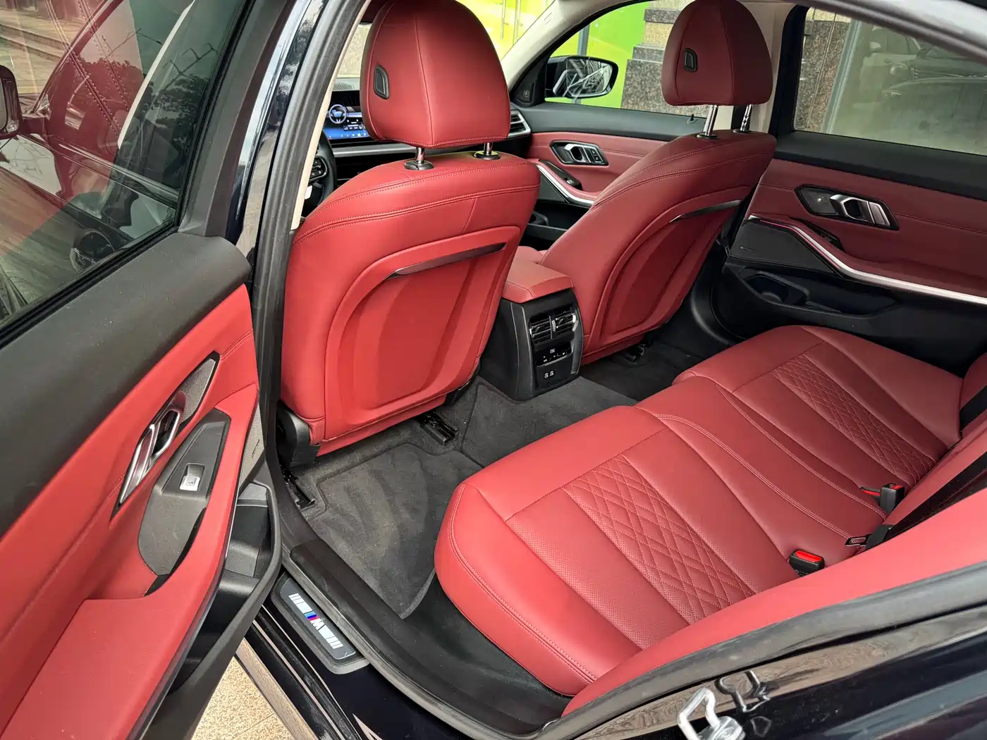 BMW 3 Series 2025 330Li M Sport Night Edition фото 6
