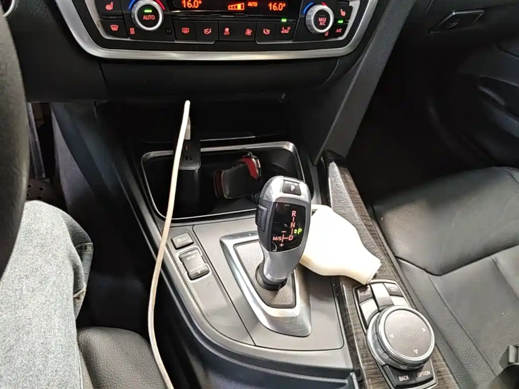 BMW 3 Series GT 2014 320i Design Package фото 14