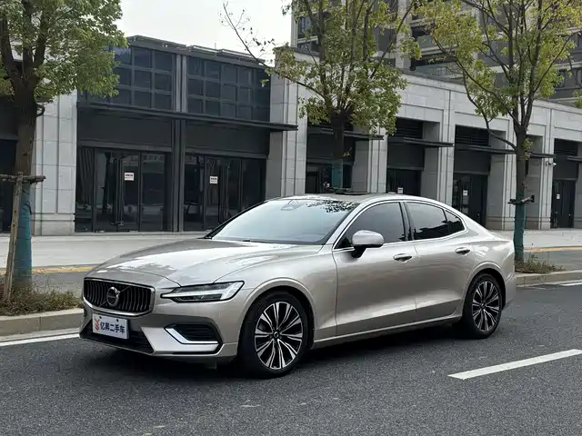 VOLVO S60 2024